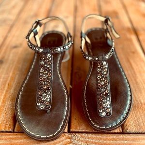 FRYE Brown Kayla T Strap Leather Sandal